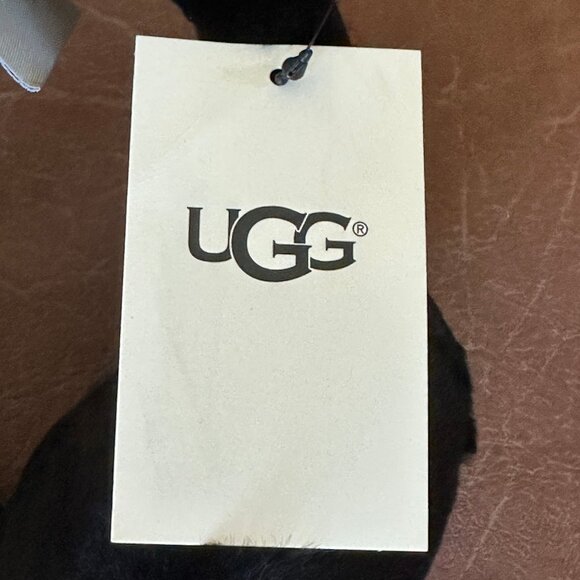 UGG Earmuffs Black Sheepskin Original Box Included NEW! - Picture 10 of 10